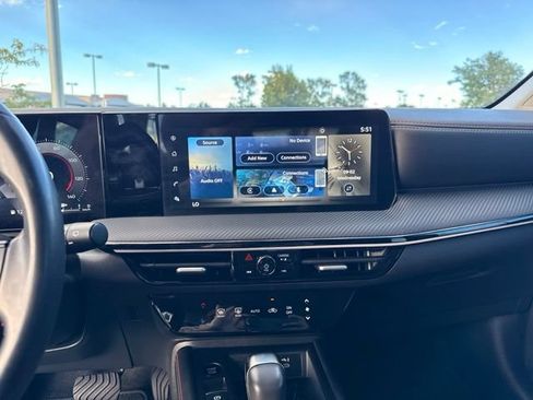 Used 2025 Nissan Kicks SR AWD/4WD image 17