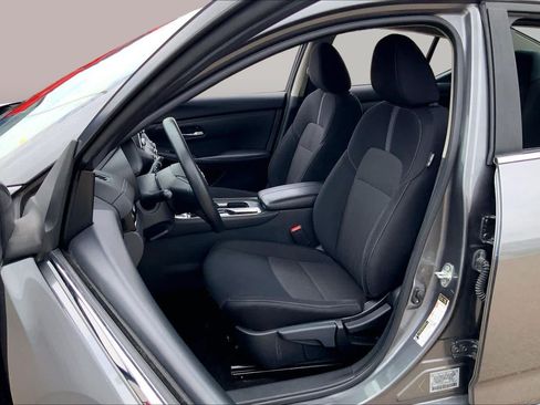 Used 2024 Nissan Sentra SV FWD image 8