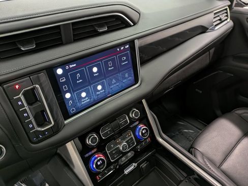 Used 2022 GMC Yukon XL Denali image 11