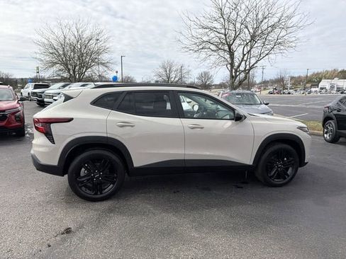 New 2026 Chevrolet Trax ACTIV w/ Sunroof Package image 3