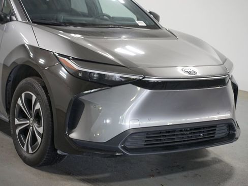 Used 2024 Toyota bZ4X FWD image 4