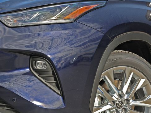 New 2026 Toyota Highlander Limited image 13