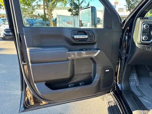 Used 2022 GMC Sierra 2500 AT4 w/ AT4 Premium Plus Package AWD/4WD image 16