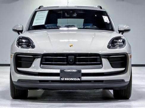 Used 2023 Porsche Macan AWD/4WD image 6