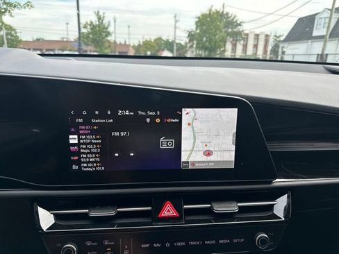 Certified 2024 Kia Niro FWD image 12