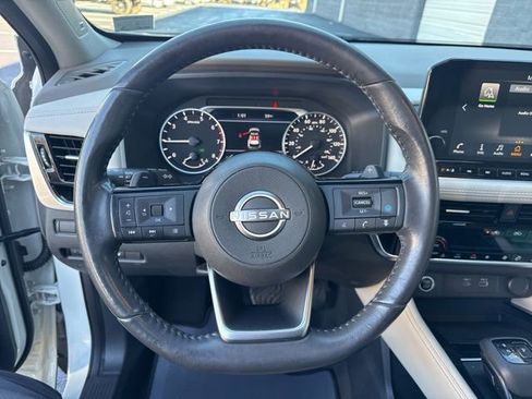 Used 2023 Nissan Rogue SL w/ SL Premium Package image 19