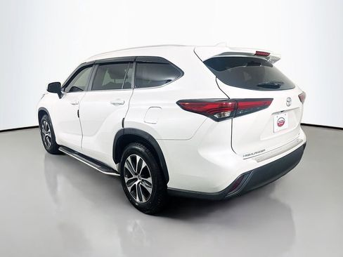 Used 2023 Toyota Highlander XLE FWD image 7