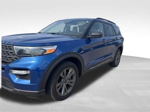 Used 2021 Ford Explorer XLT w/ Equipment Group 202A AWD/4WD image 13