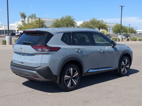 Used 2023 Nissan Rogue SL w/ SL Premium Package FWD image 5