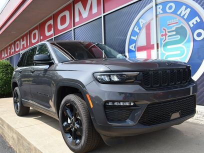 Used 2025 Jeep Grand Cherokee Limited w/ Black Appearance Package