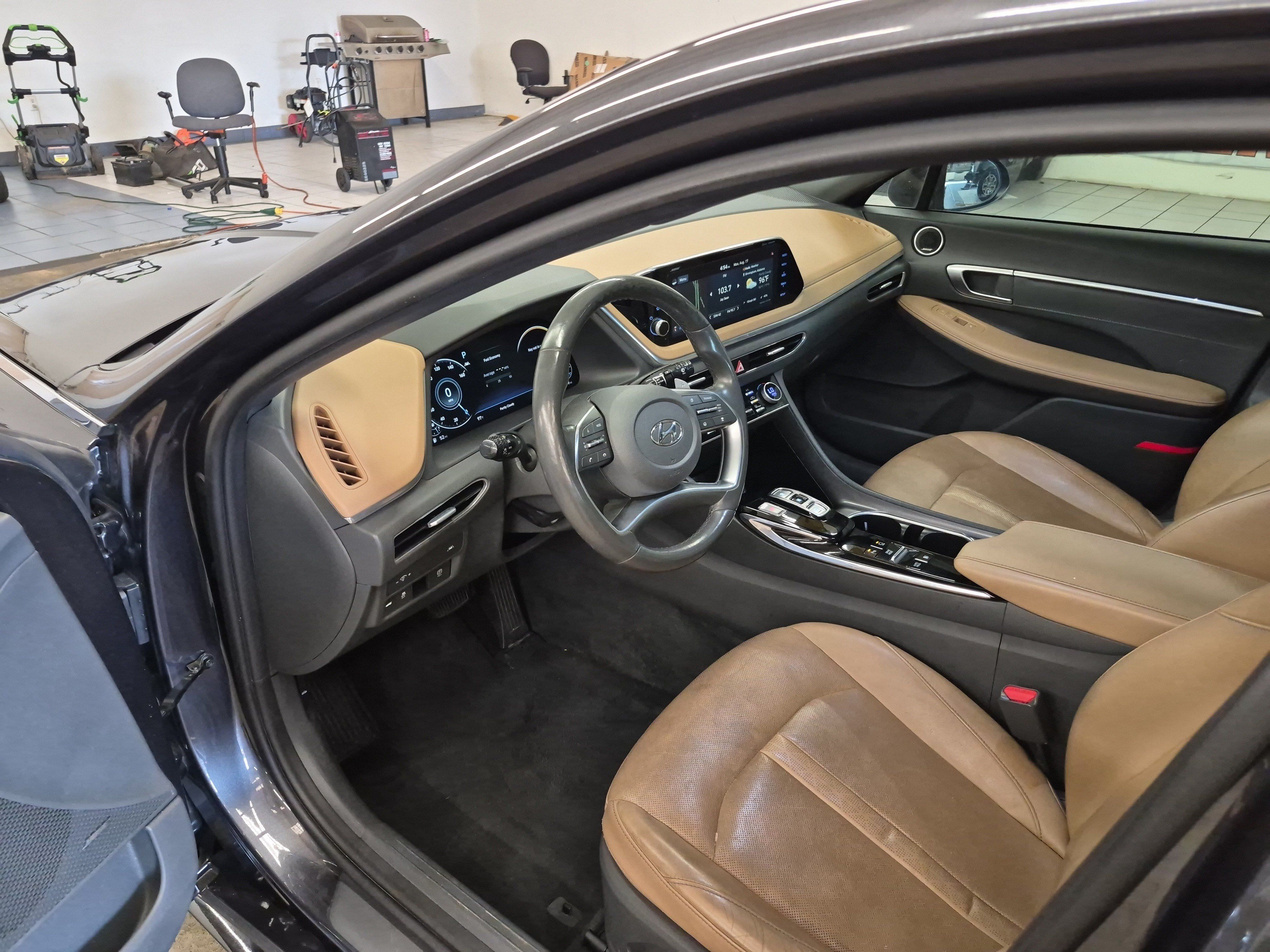 Used 2021 Hyundai Sonata Limited w/ Preferred Accessory Package FWD image 14