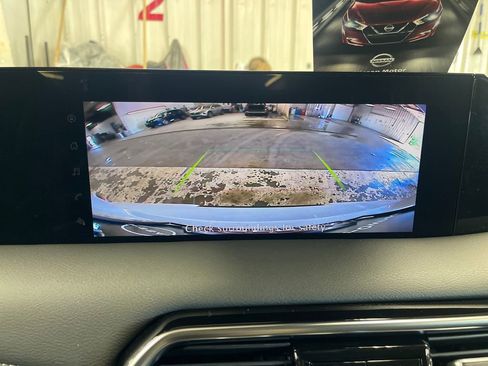 Used 2025 Nissan Armada SV AWD/4WD image 28