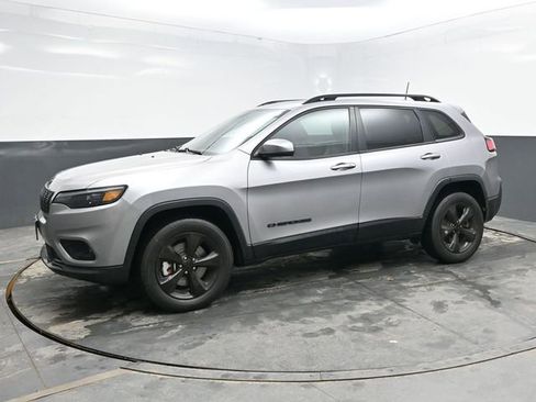 Used 2019 Jeep Cherokee Latitude Plus AWD/4WD image 3