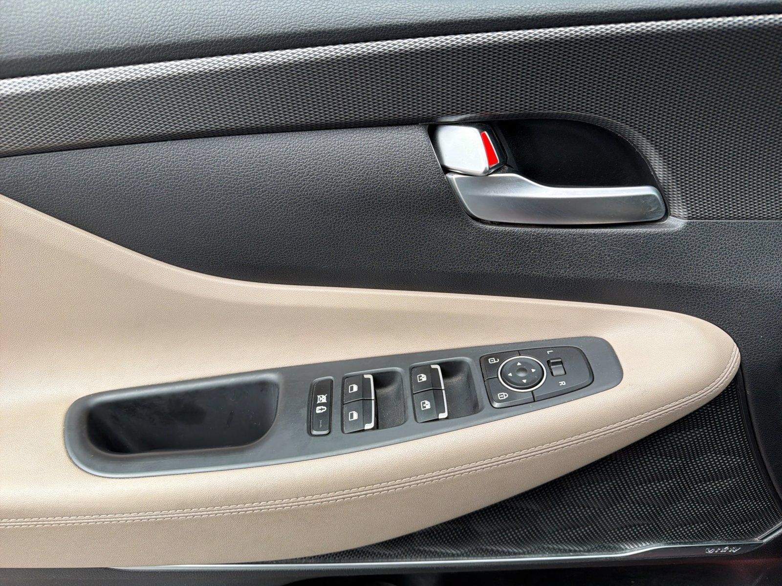Used 2019 Hyundai Santa Fe SEL FWD image 10