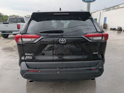 Used 2022 Toyota RAV4 XLE FWD image 5