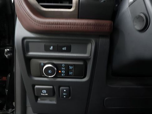 Used 2024 Ford Expedition Limited image 19