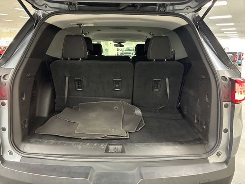 Used 2021 Chevrolet Traverse LS FWD image 10
