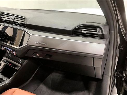 Certified 2025 Audi Q3 2.0T Premium w/ Convenience Package image 15