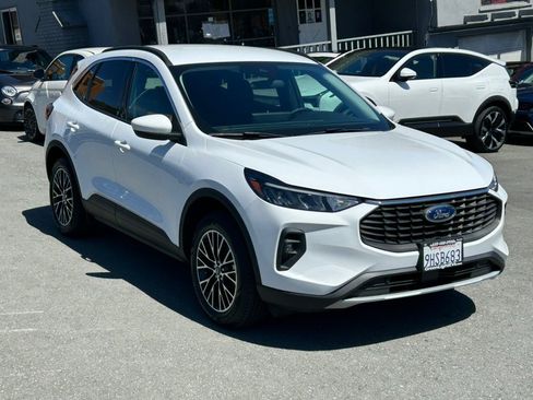Used 2023 Ford Escape SE FWD image 3