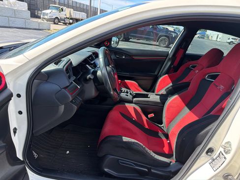 Used 2019 Honda Civic Type R image 10