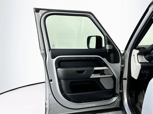 Used 2024 Land Rover Defender 130 S image 11