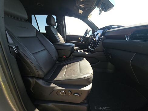 Used 2025 GMC Yukon Denali RWD image 11