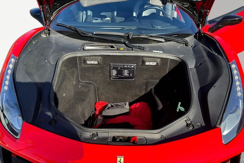 Used 2018 Ferrari 488 GTB RWD image 19
