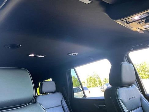 Used 2025 GMC Yukon Denali AWD/4WD image 28