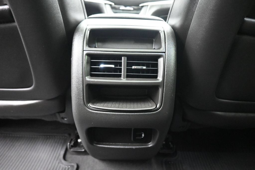 Used 2018 Cadillac XT5 Luxury w/ Driver Awareness Package FWD image 35