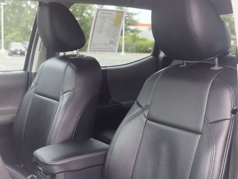 Used 2017 Toyota Tacoma SR RWD image 4