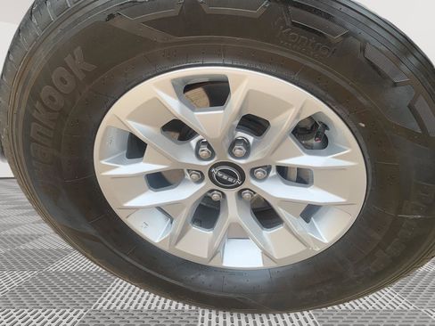 Used 2024 Nissan Frontier SV image 20