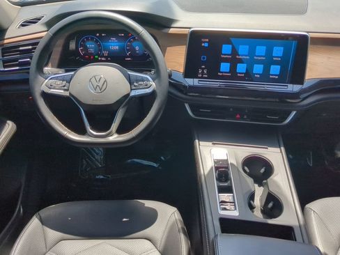 Used 2024 Volkswagen Atlas SE FWD image 14