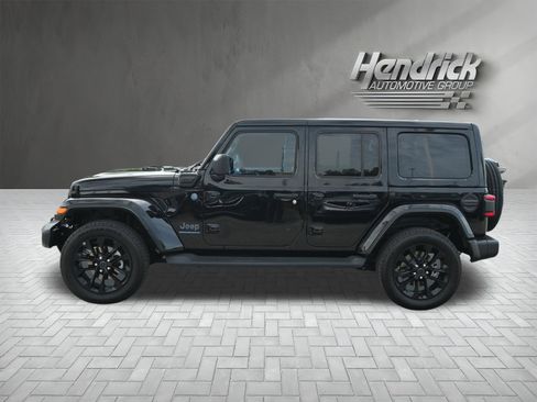 Used 2025 Jeep Wrangler Unlimited Sahara AWD/4WD image 7