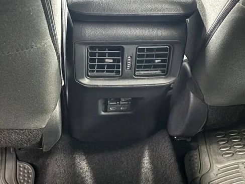 Used 2025 Toyota RAV4 XLE AWD/4WD image 12
