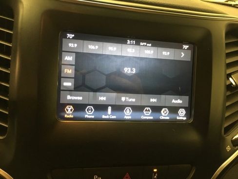 Used 2020 Jeep Cherokee Latitude Lux w/ Comfort/Convenience Group image 21