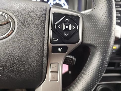 Used 2020 Toyota 4Runner SR5 AWD/4WD image 19