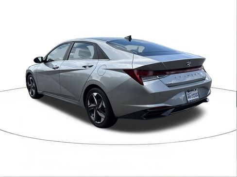 Used 2023 Hyundai Elantra Limited w/ Cargo Package image 5
