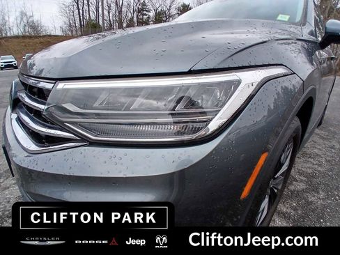 Used 2024 Volkswagen Tiguan SE image 7