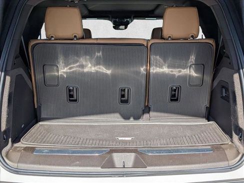 Used 2022 Cadillac Escalade Premium Luxury image 6