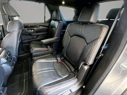 Used 2025 Honda Pilot TrailSport image 19