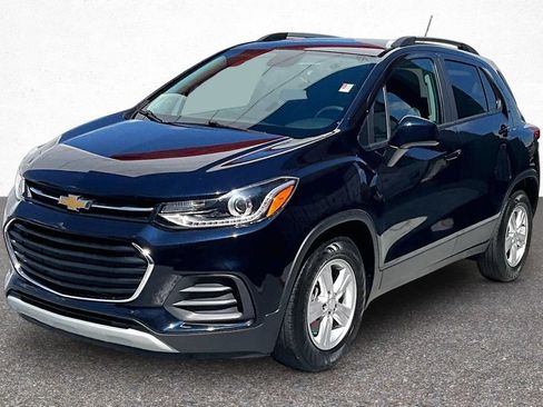 Used 2022 Chevrolet Trax LT w/ LT Convenience Package FWD image 4