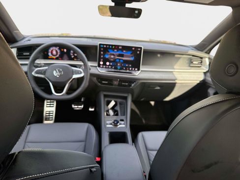 New 2025 Volkswagen Tiguan SE R-Line image 17