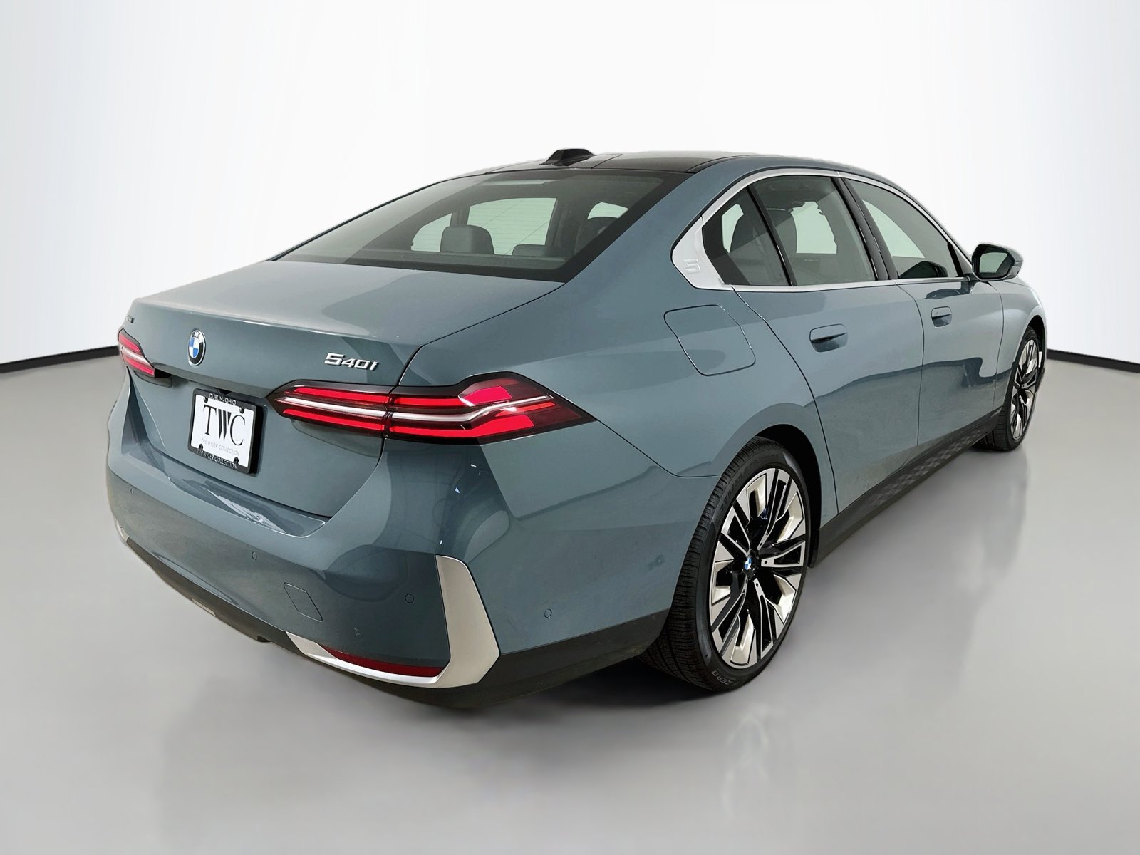 Used 2026 BMW 540i xDrive AWD/4WD image 5