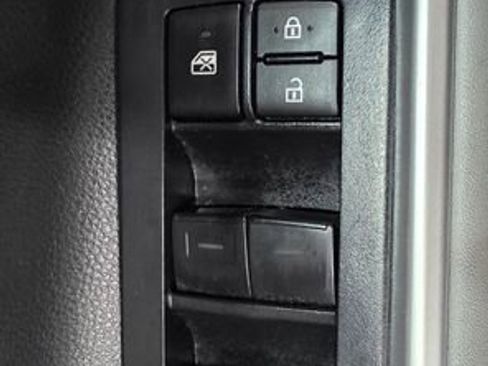 Used 2023 Toyota Highlander LE image 13