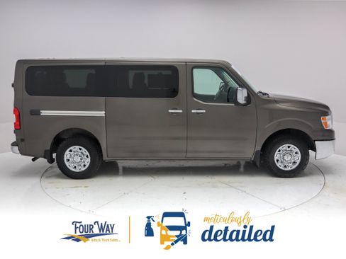 Used 2017 Nissan NV 3500 SL RWD image 2