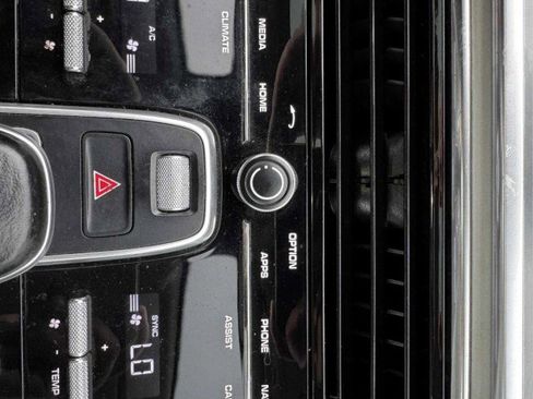 Used 2017 Porsche Panamera image 33