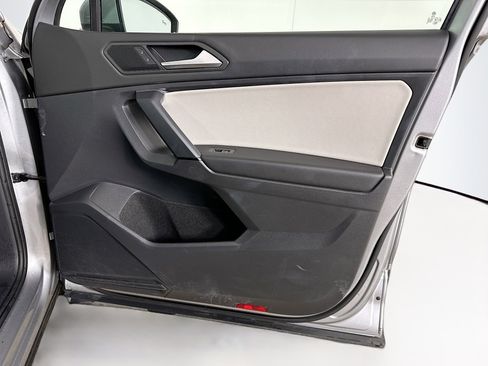 Used 2019 Volkswagen Tiguan SE w/ Panoramic Sunroof Package image 31