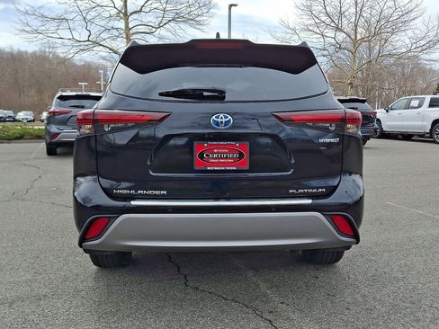 Used 2024 Toyota Highlander Platinum image 6