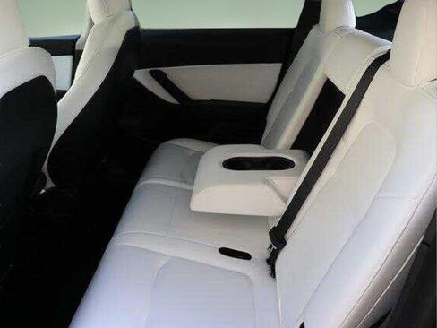 Used 2021 Tesla Model Y Long Range AWD/4WD image 8