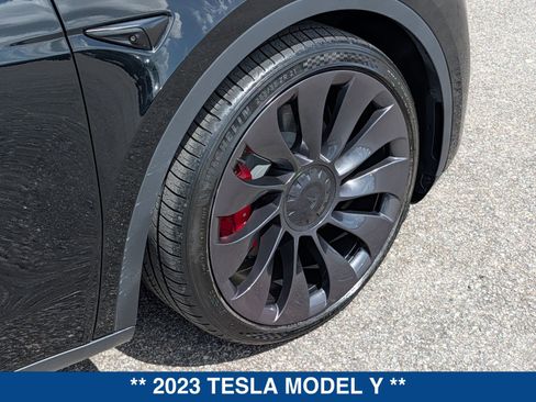 Used 2023 Tesla Model Y Performance AWD/4WD image 13